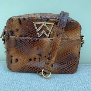 Kelly Wynne purse